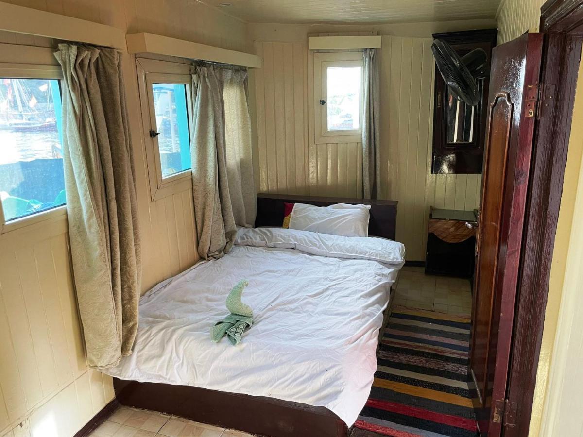 Floating Hotel- Happy Nile Boat Luxor Exterior photo